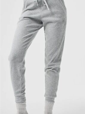 Alo Yoga Muse Gray Jogger Pants